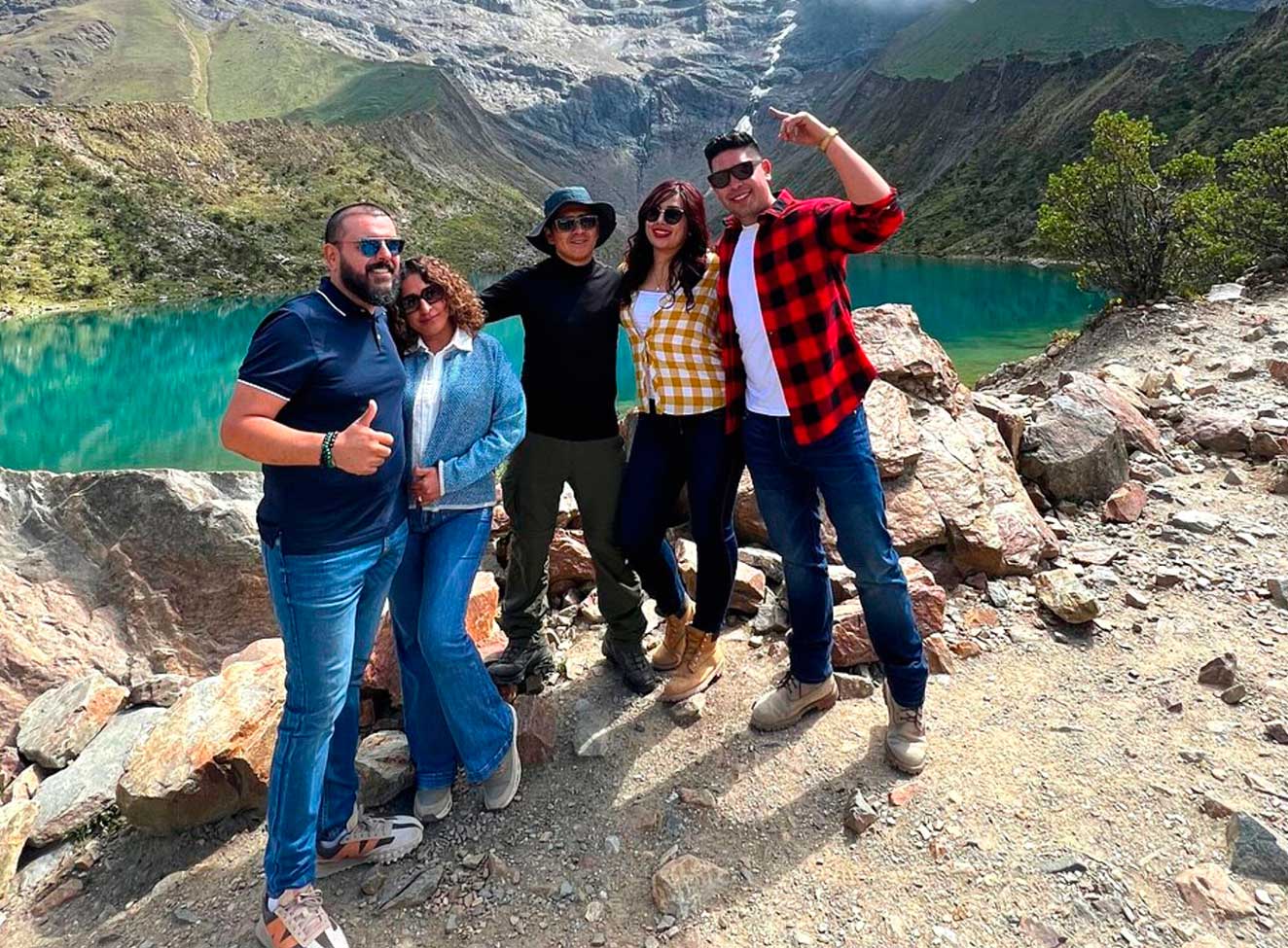Piscina interior con vista